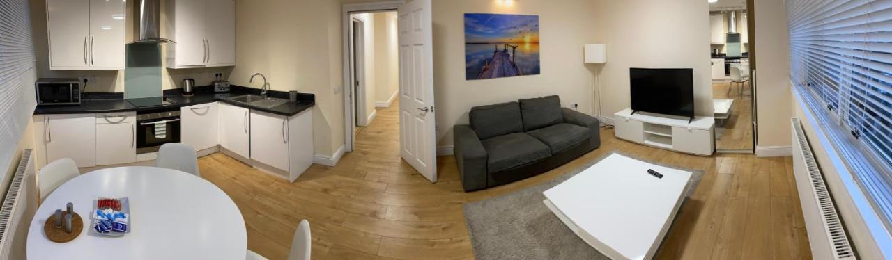 Westminster House Appartamento Slough Esterno foto