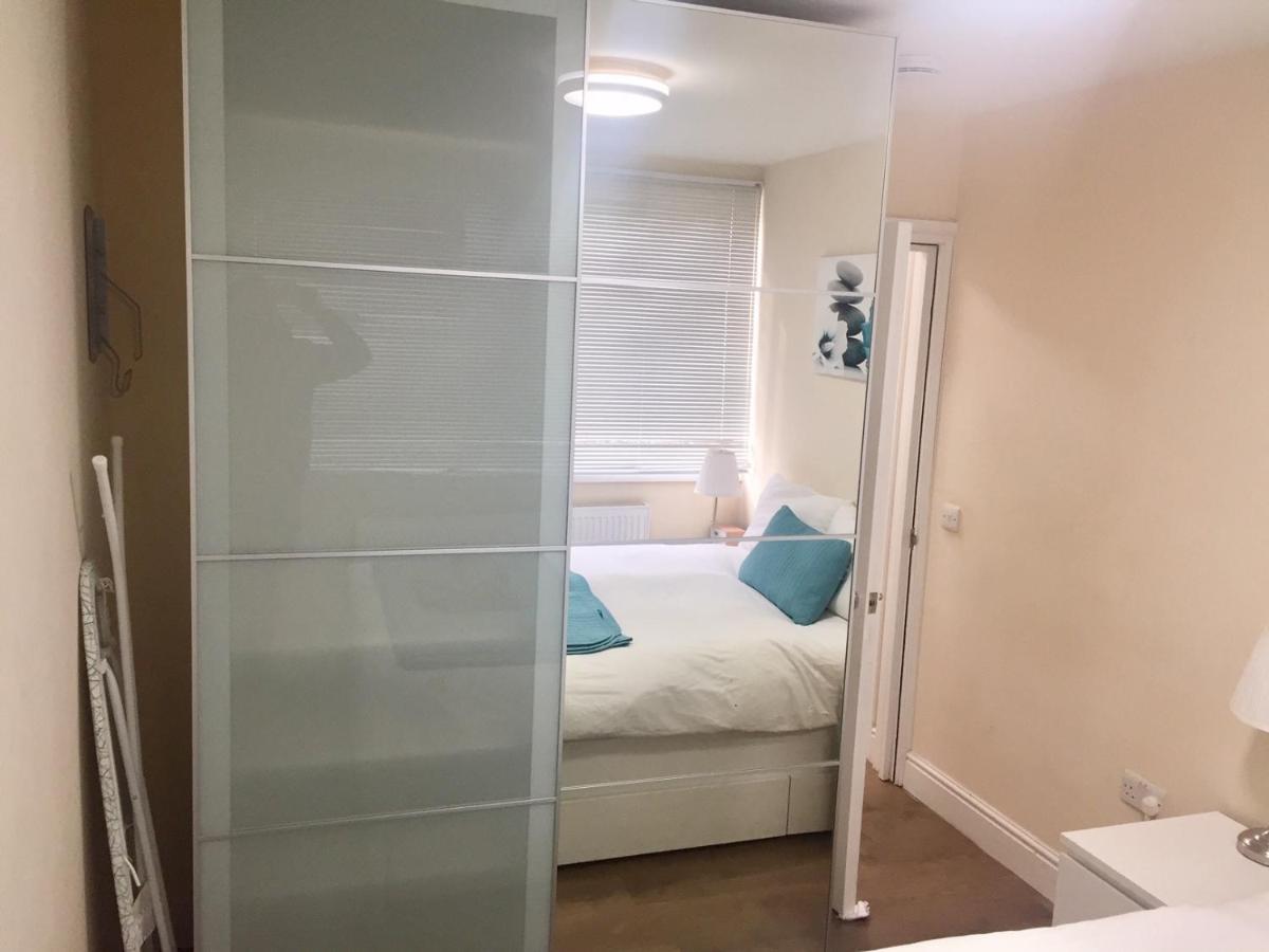 Westminster House Appartamento Slough Esterno foto