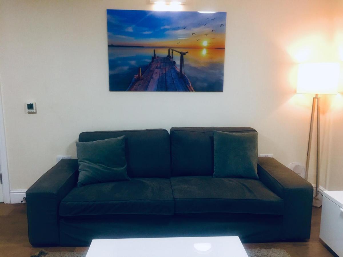 Westminster House Appartamento Slough Esterno foto